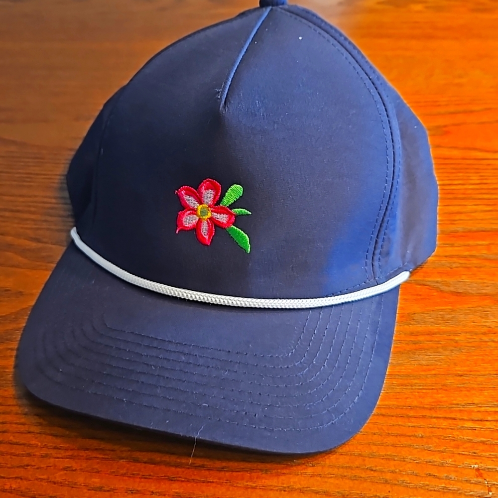 Criquet golf hat with daisy